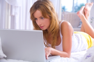 woman-laptop-internet-credit-repair